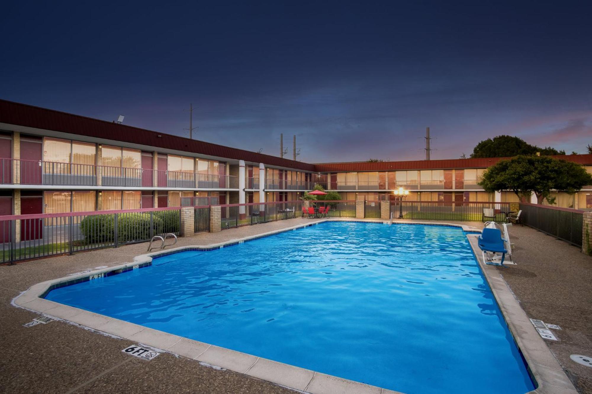 Red Roof Inn & Conference Center Mckinney Exterior photo