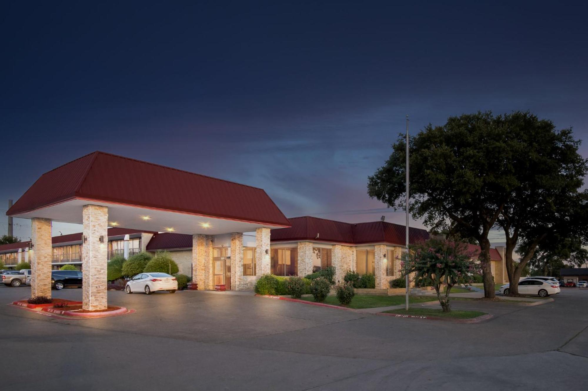 Red Roof Inn & Conference Center Mckinney Exterior photo