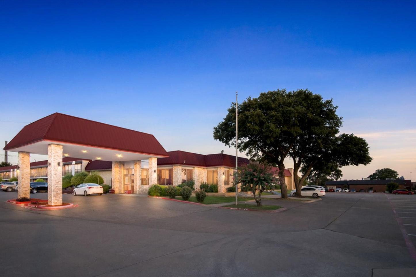 Red Roof Inn & Conference Center Mckinney Exterior photo
