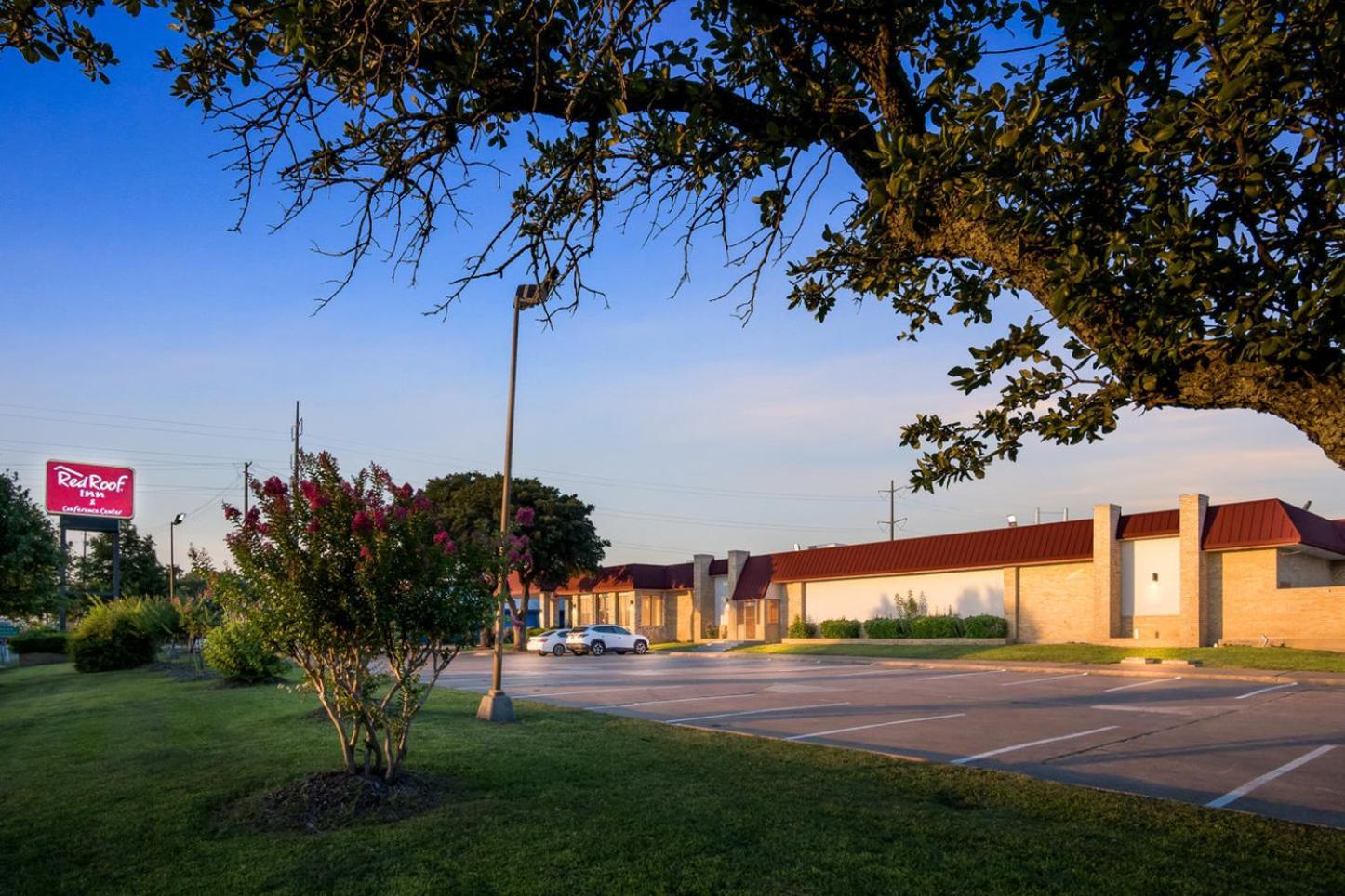 Red Roof Inn & Conference Center Mckinney Exterior photo